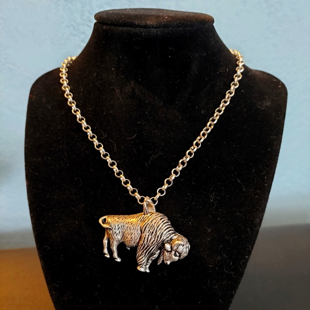 Necklace and earing set